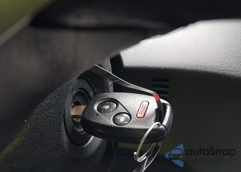 2013 Honda Fit Sport z USA, uszkodzony, nr VIN JHMGE8H53DC062784